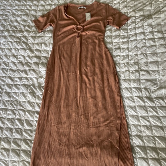 Abercrombie & Fitch Ribbed Tan Midi Dress with Keyhole Detail - Picture 2 of 8